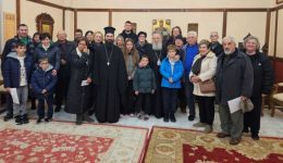 i-paramoni-christougennon-stin-mitropoli