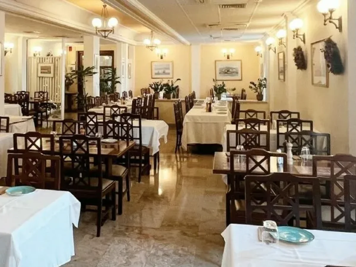 Οι τιµές και το µενού στο εστιατόριο της Βουλής – Γίγαντες με 5,5 ευρώ, φιλέτο σχάρας με 7,20 και µπιφτέκια black angus με 11 ευρώ