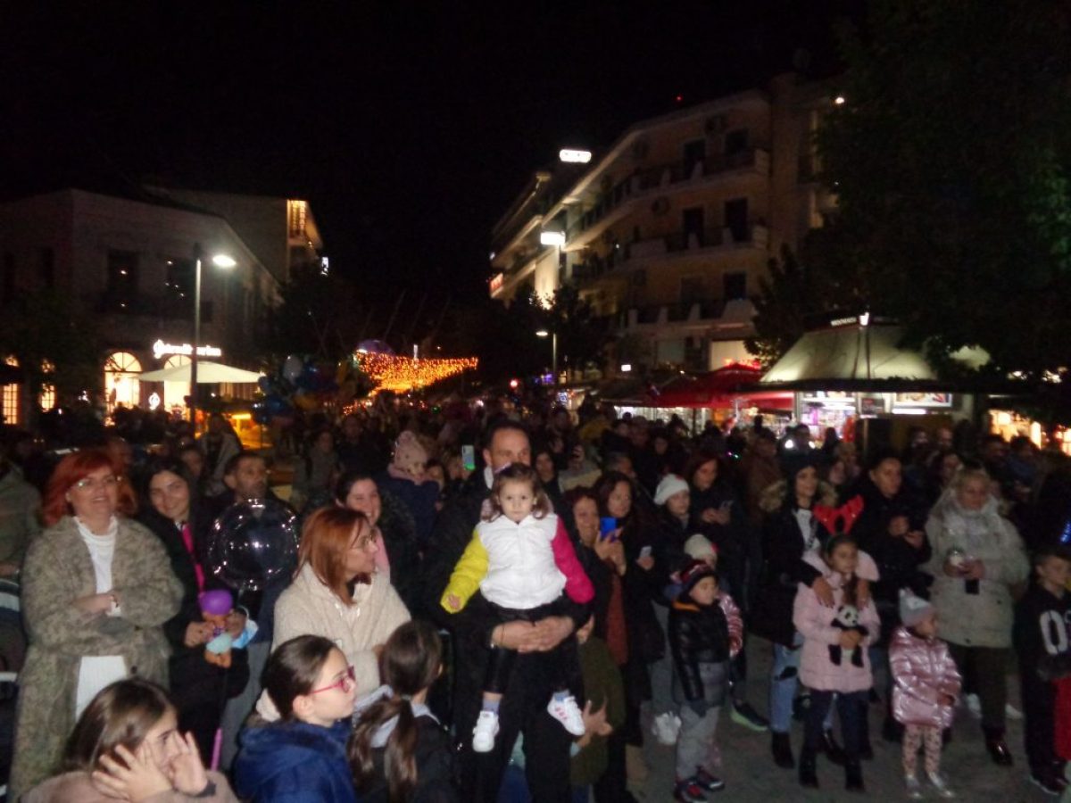 Οι Τρικαλινοί «πλημμύρισαν» την αγορά για το Χριστουγεννιάτικο τραπέζι