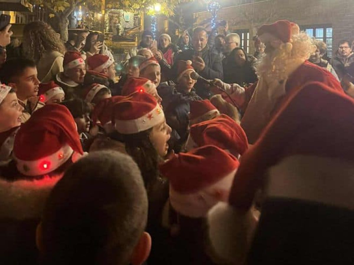 Η Βυτίνα μπήκε στο πνεύμα των Χριστουγέννων με τη συμμετοχή μικρών και μεγάλων (εικόνες)