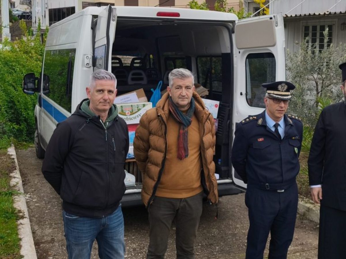 Ειδη πρώτης ανάγκης απο τους Αστυνομικούς της Θεσπρωτίας στην Μητρόπολη Παραμυθίας για την υποστήριξη απόρων