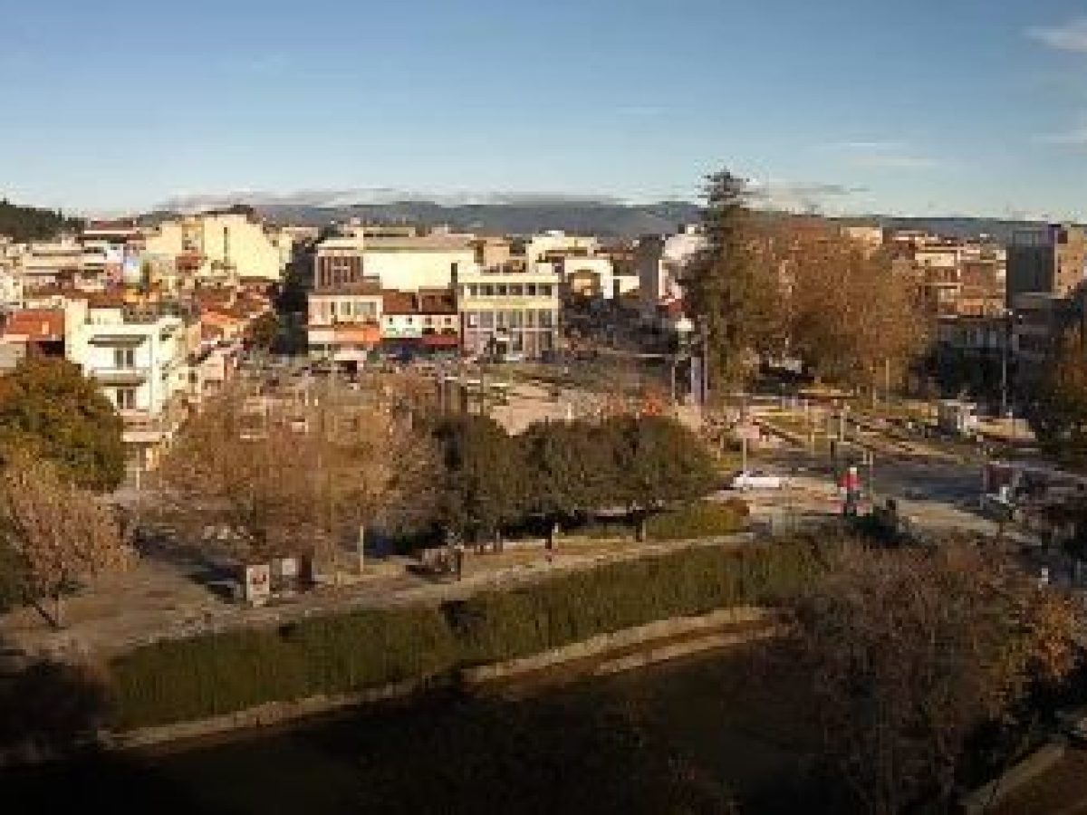 Ηλιόλουστα Χριστούγεννα στα Τρίκαλα – Σε εξέλιξη η γιορτινή ημέρα στην πόλη