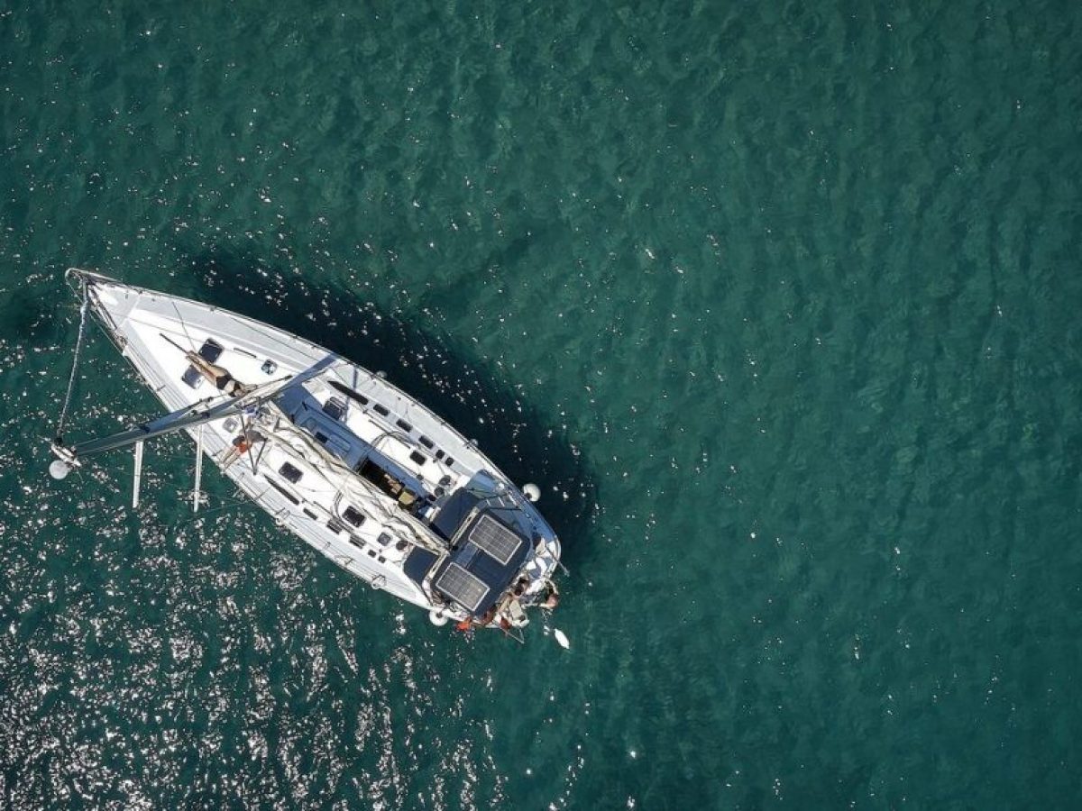 Ινδονησία: Τετραμελής οικογένεια από την Ισπανία αγνοείται μετά από ναυάγιο με 11 επιβαίνοντες