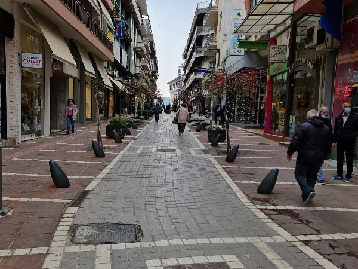 Ιωάννινα: Το εορταστικό ωράριο των καταστημάτων