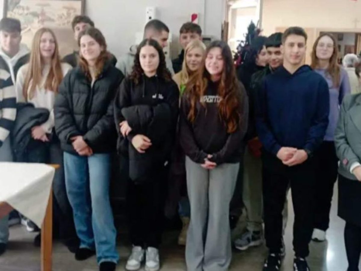 Κάλαντα και αγάπη στο γηροκομείο από το 2ο Γενικό Λύκειο Ναυπλίου