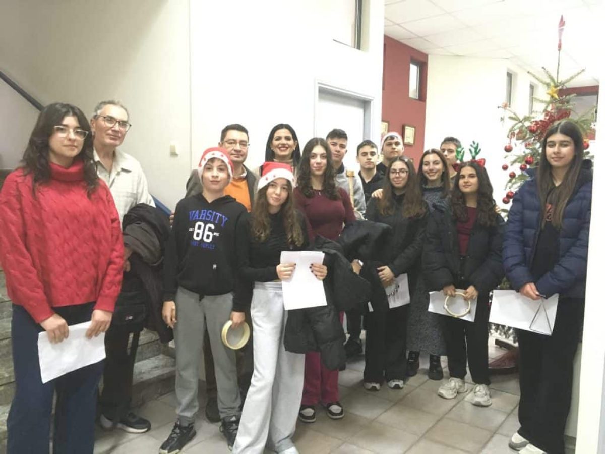 Κάλαντα μαθητών στο Δημαρχείο Λοκρών στην Αταλάντη