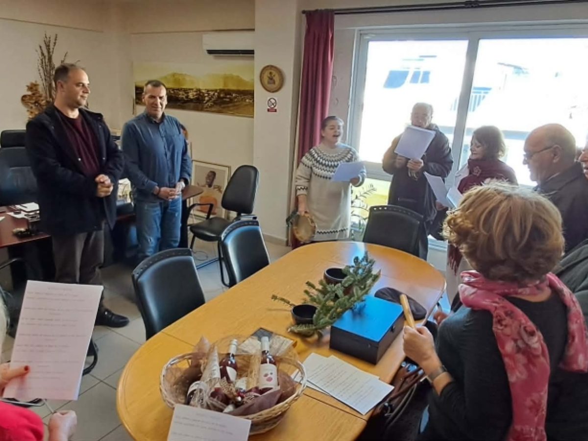 Κάλαντα Πρωτοχρονιάς στο Δημαρχείο από τα μέλη του ΚΑΠΗ Σπάρτης