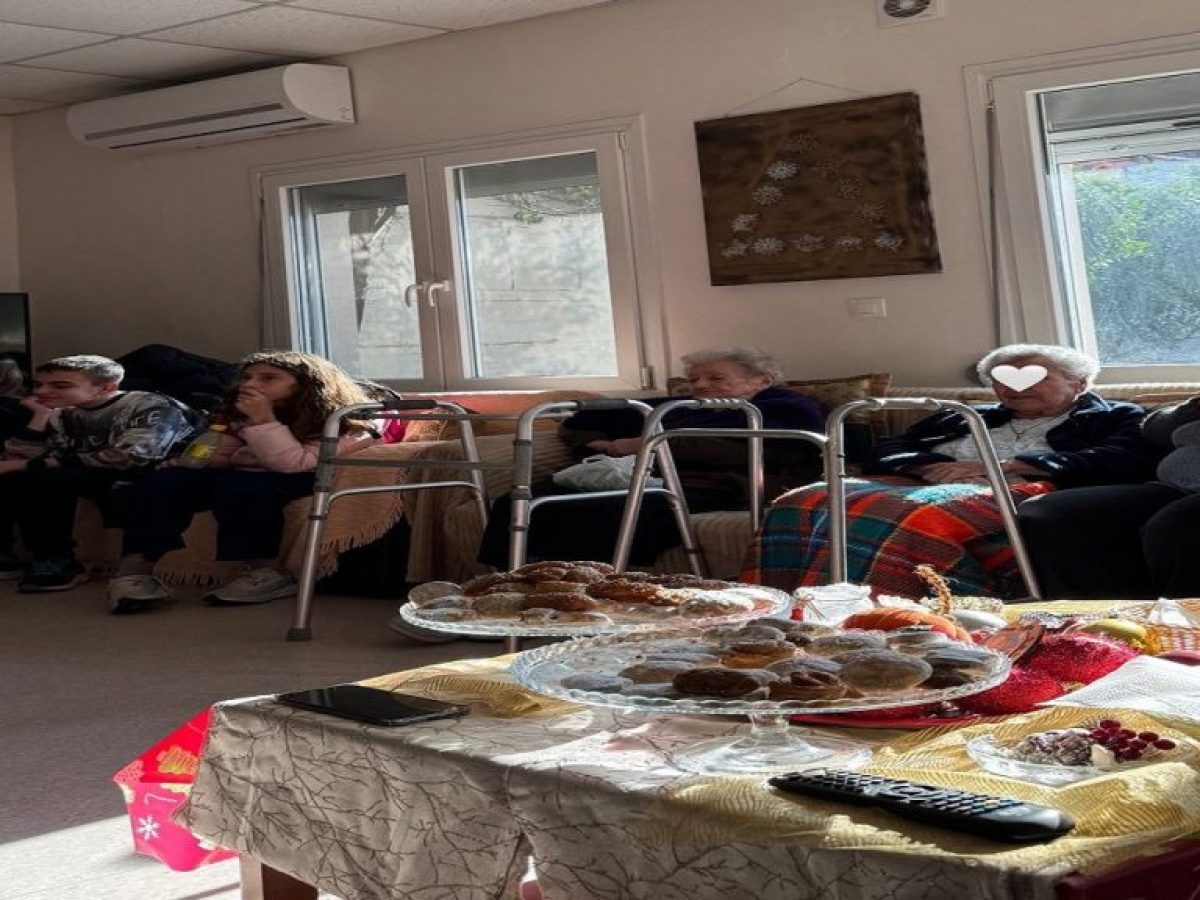 Κάλαντα στο Γηροκομείο Λήμνου από μαθητές του Γυμνασίου Μύρινας.(Βίντεο)
