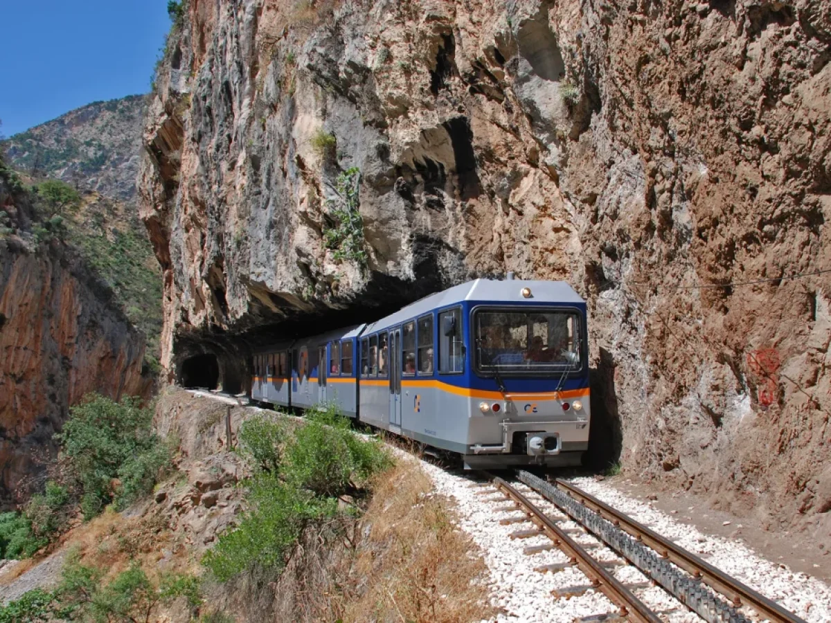 Καλάβρυτα: Ο Οδοντωτός σταμάτησε για ζωή – Άμεση βοήθεια σε δύο ορειβάτες