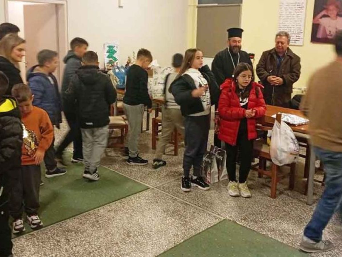&Kappa;&alpha;&lambda;ύ&beta;&iota;&alpha; &Alpha;&gamma;&rho;&iota;&nu;ί&omicron;&upsilon;: &Epsilon;&pi;ί&sigma;&kappa;&epsilon;&psi;&eta; &alpha;&gamma;ά&pi;&eta;&sigmaf; &tau;&omicron;&upsilon; &kappa;&alpha;&tau;&eta;&chi;&eta;&tau;&iota;&kappa;&omicron;ύ &Alpha;&gamma;ί&alpha;&sigmaf; &Pi;&alpha;&rho;&alpha;&sigma;&kappa;&epsilon;&upsilon;ή&sigmaf; &sigma;&tau;&omicron; &laquo;&Chi;&alpha;&mu;ό&gamma;&epsilon;&lambda;&omicron; &tau;&omicron;&upsilon; &Pi;&alpha;&iota;&delta;&iota;&omicron;ύ&raquo; (&phi;&omega;&tau;&omicron;)