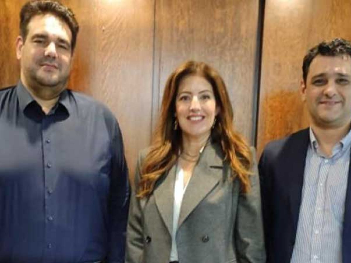 Καραμπατσώλη: Ένταξη σε χρηματοδότηση του Κλειστού Γυμναστηρίου Κύμης και έργων στο γήπεδο Κριεζών συνολικού ύψους 3,8 εκατ. Ευρώ