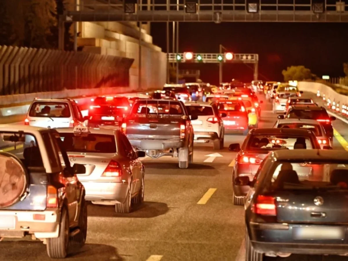 Καραμπόλα έξι οχημάτων στην Αθηνών – Κορίνθου