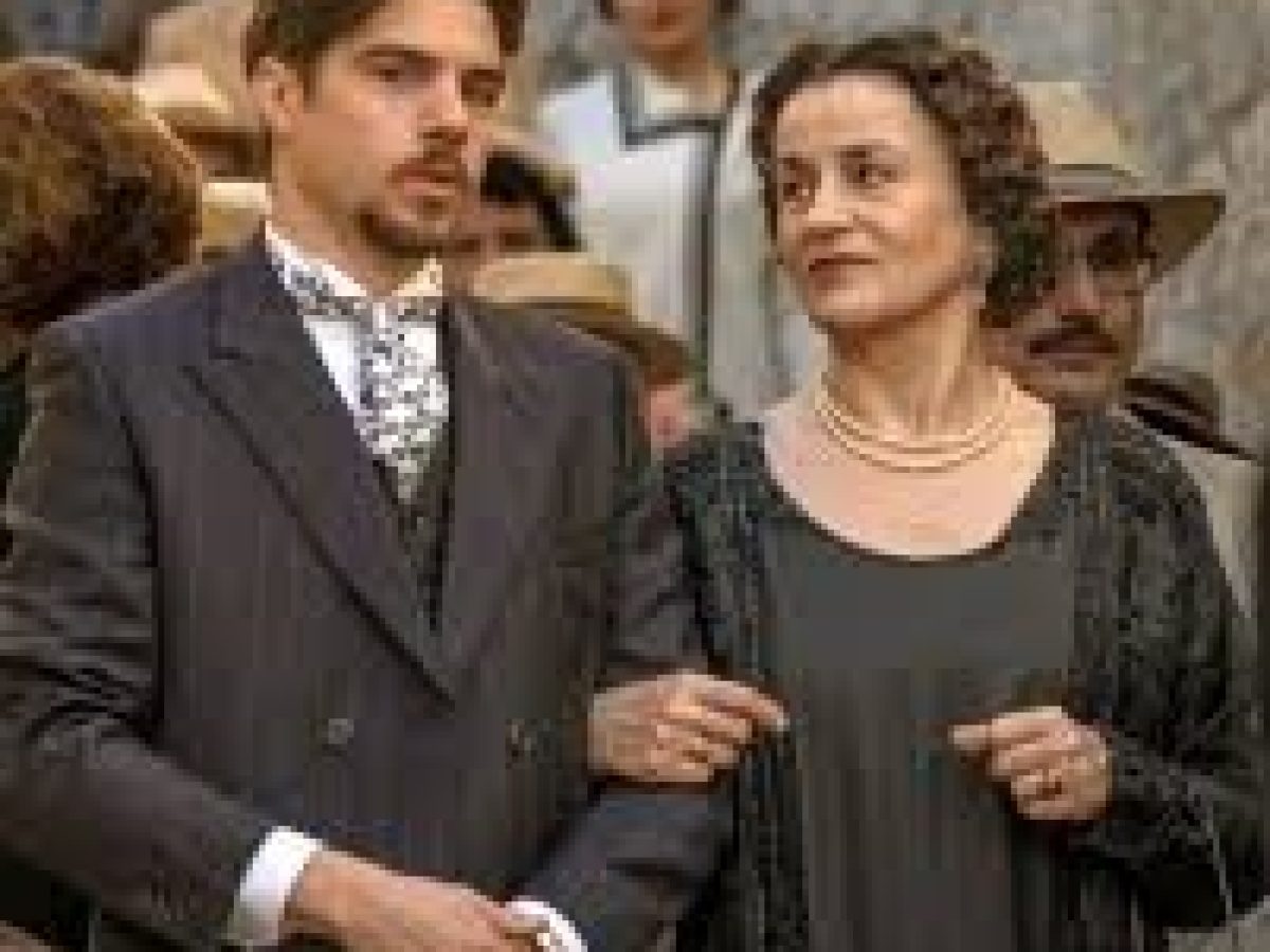 Καρυοφυλλιά Καραμπέτη: Η Eβρίτισσα ηθοποιός πρωταγωνιστεί στη νέα τηλεοπτική σειρά της ΕΡΤ1 «Η Μεγάλη Χίμαιρα»