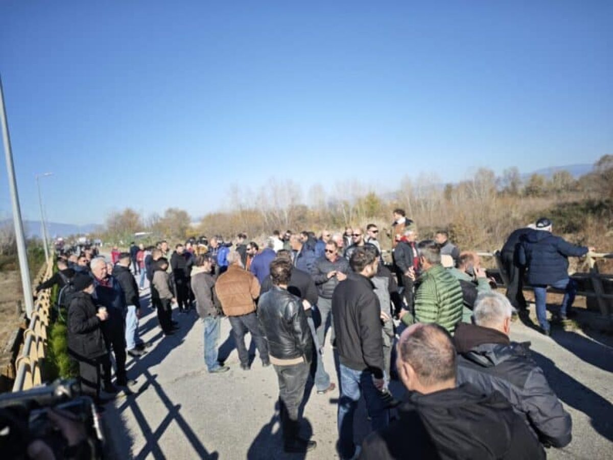 Καταγγελία της Πανελλαδικής Επιτροπής Μπλόκων: Η κυβέρνηση κρατά κλειστούς τους δρόμους και ταλαιπωρεί τον λαό»