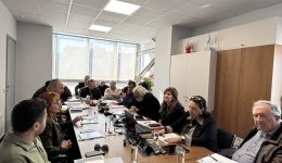 katheta-antitheti-stin-timologiaki-politiki