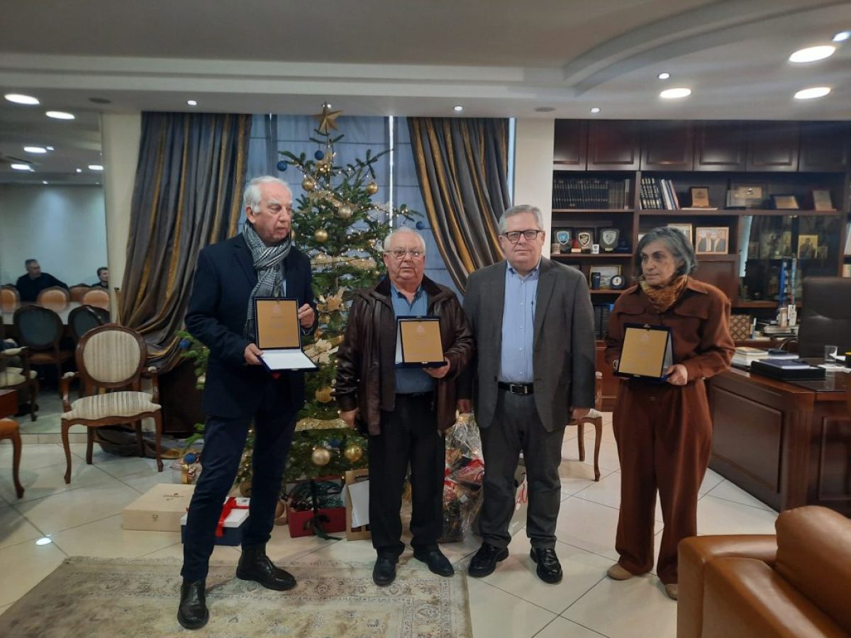 Καβάλα: Τιμητικές πλακέτες σε τρία στελέχη της ΠΕ Καβάλας