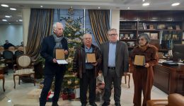 kavala-timitikes-plaketes-se-tria
