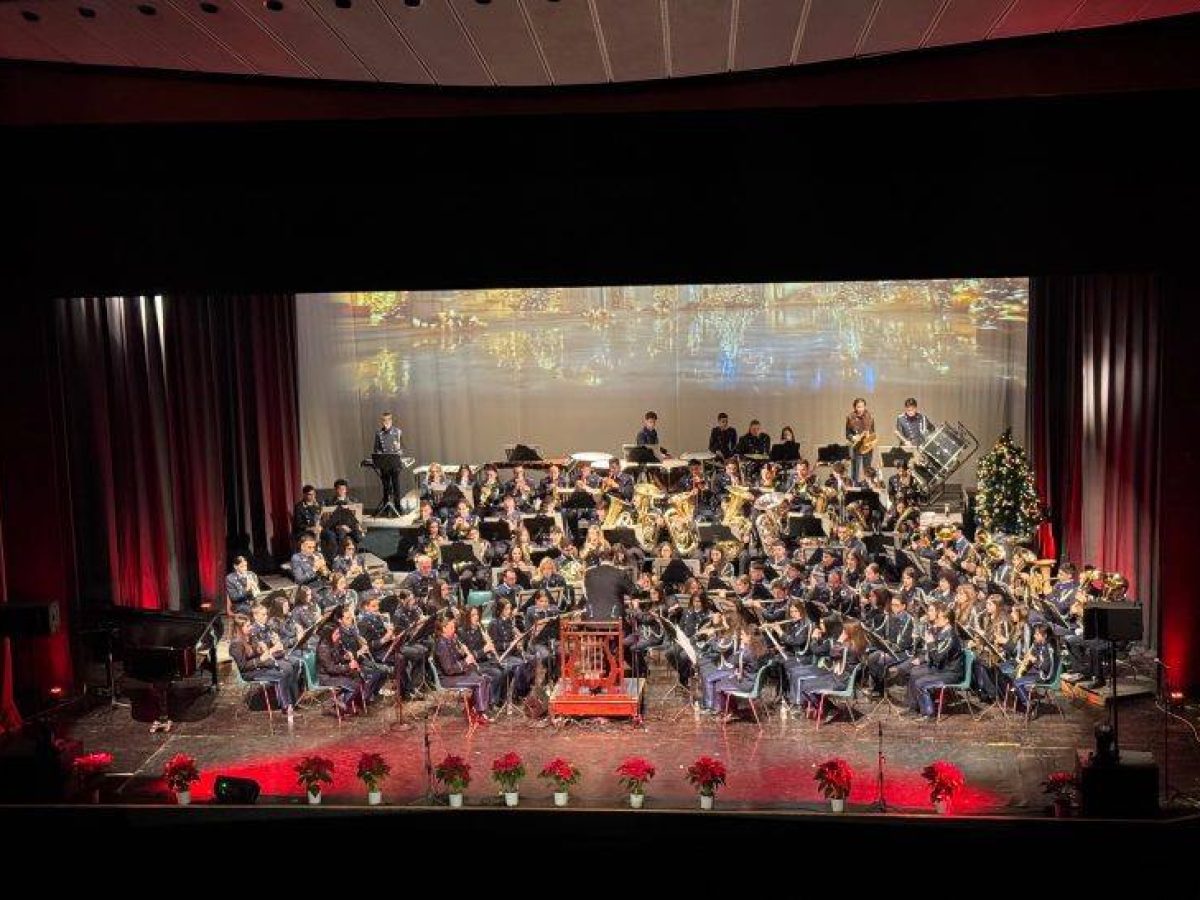 Κέρκυρα:  Η Μπαντίνα της «Μάντζαρος» έντυσε τα Χριστούγεννα με μουσική