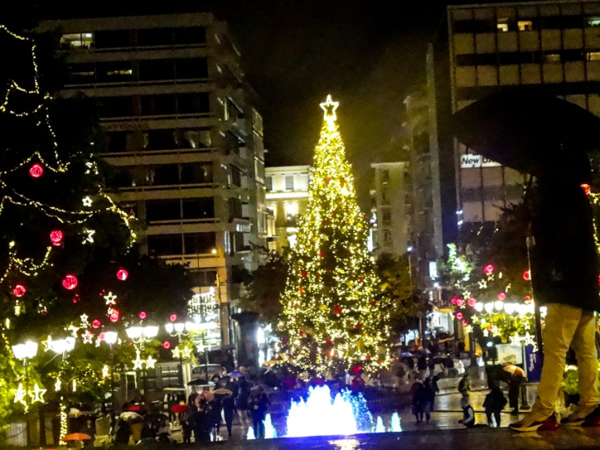 Καιρός Χριστούγεννα: Με ομπρέλα το ρεβεγιόν – Πού θα έχουμε καταιγίδες 25/12 (LIVE Χάρτης)
