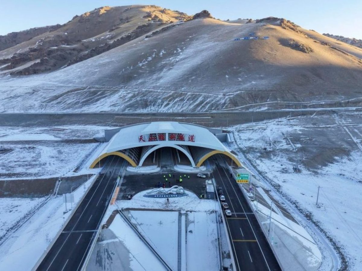 Κίνα: Στην κυκλοφορία δόθηκε η μεγαλύτερη σήραγγα του κόσμου – Έχει μήκος 22 χλμ. (βίντεο)