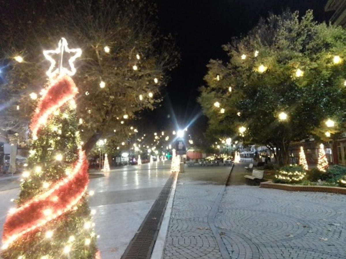 Κομοτηνή: Κλειστές οδοί την παραμονή των Χριστουγέννων στο κέντρο της πόλης,  για την καλύτερη εξυπηρέτηση των καταναλωτών