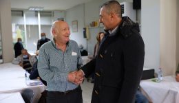 kouretas-apo-to-girokomio-larisas