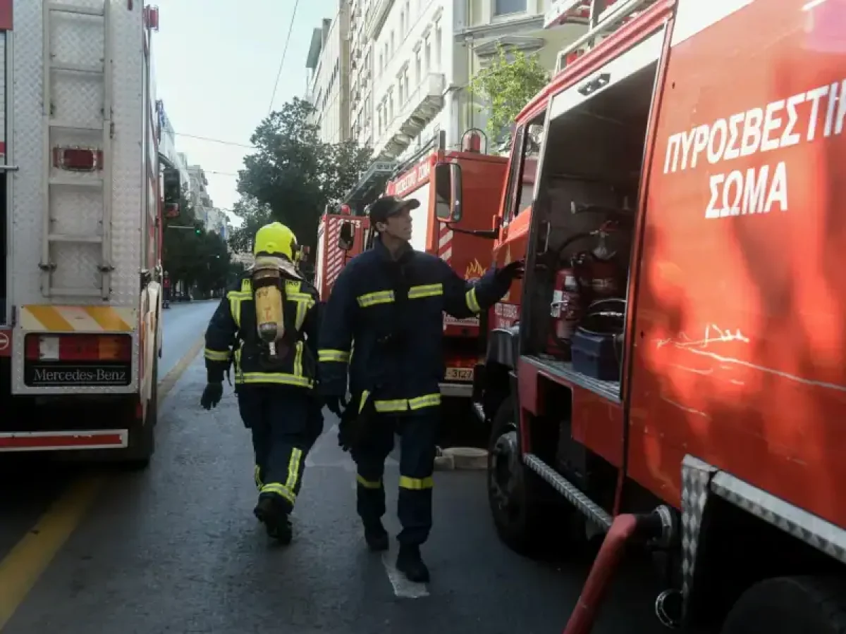 Λαμία: Άνδρας κλείστηκε σε διαμέρισμα πολυκατοικίας στη Λαμία και απειλούσε να βάλει φωτιά