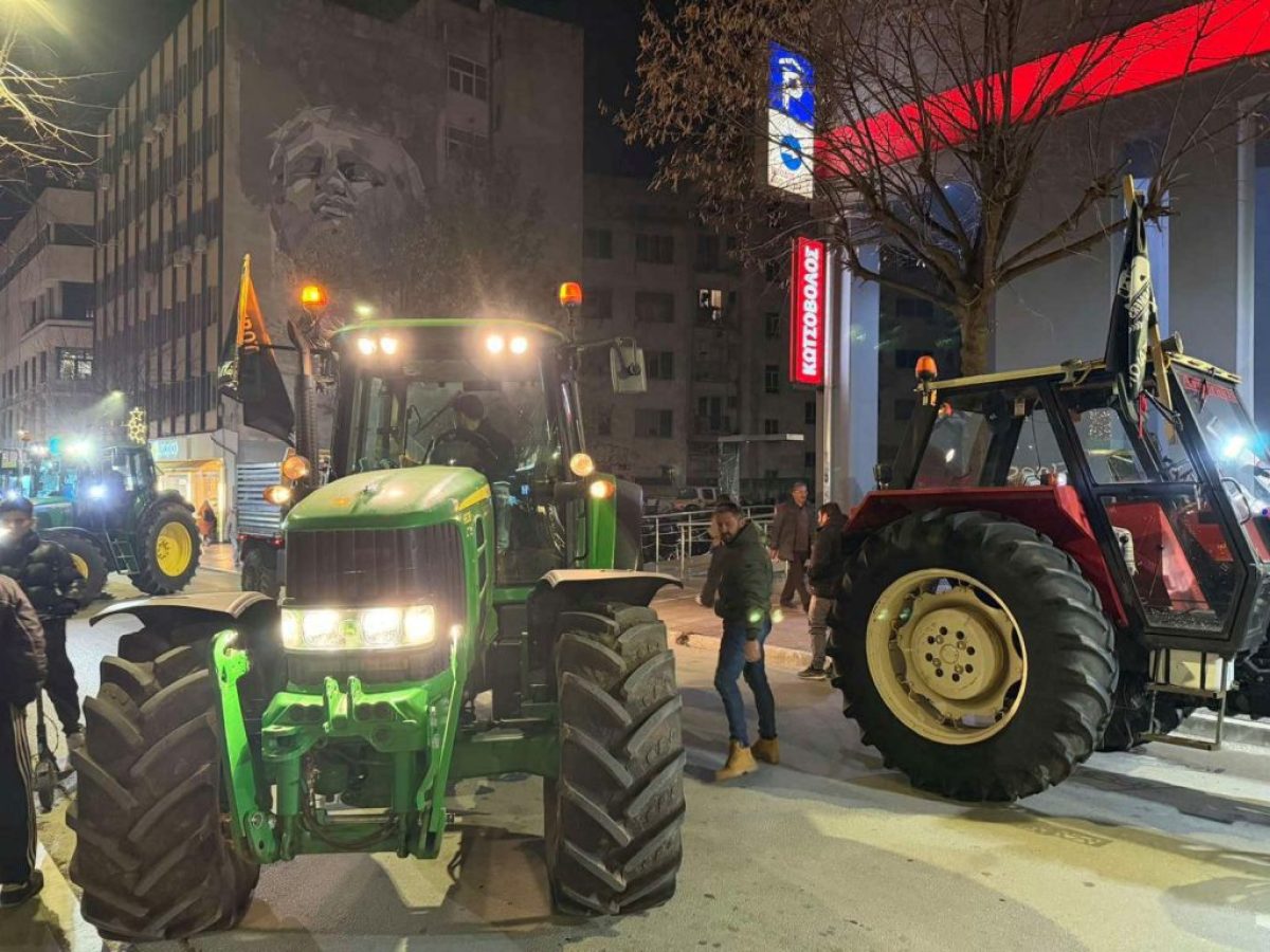 Λάρισα: Tα τρακτέρ κατέκλυσαν ξανά το κέντρο της πόλης! (φώτο και βίντεο)