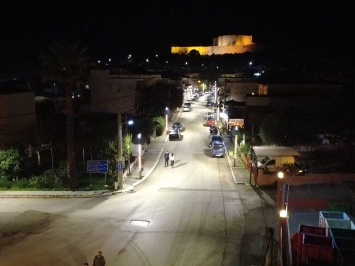Λουσμένο στο Φως το Κάστρο Κυλλήνης: Ολοκληρώθηκε η Αναβάθμιση του Ηλεκτροφωτισμού
