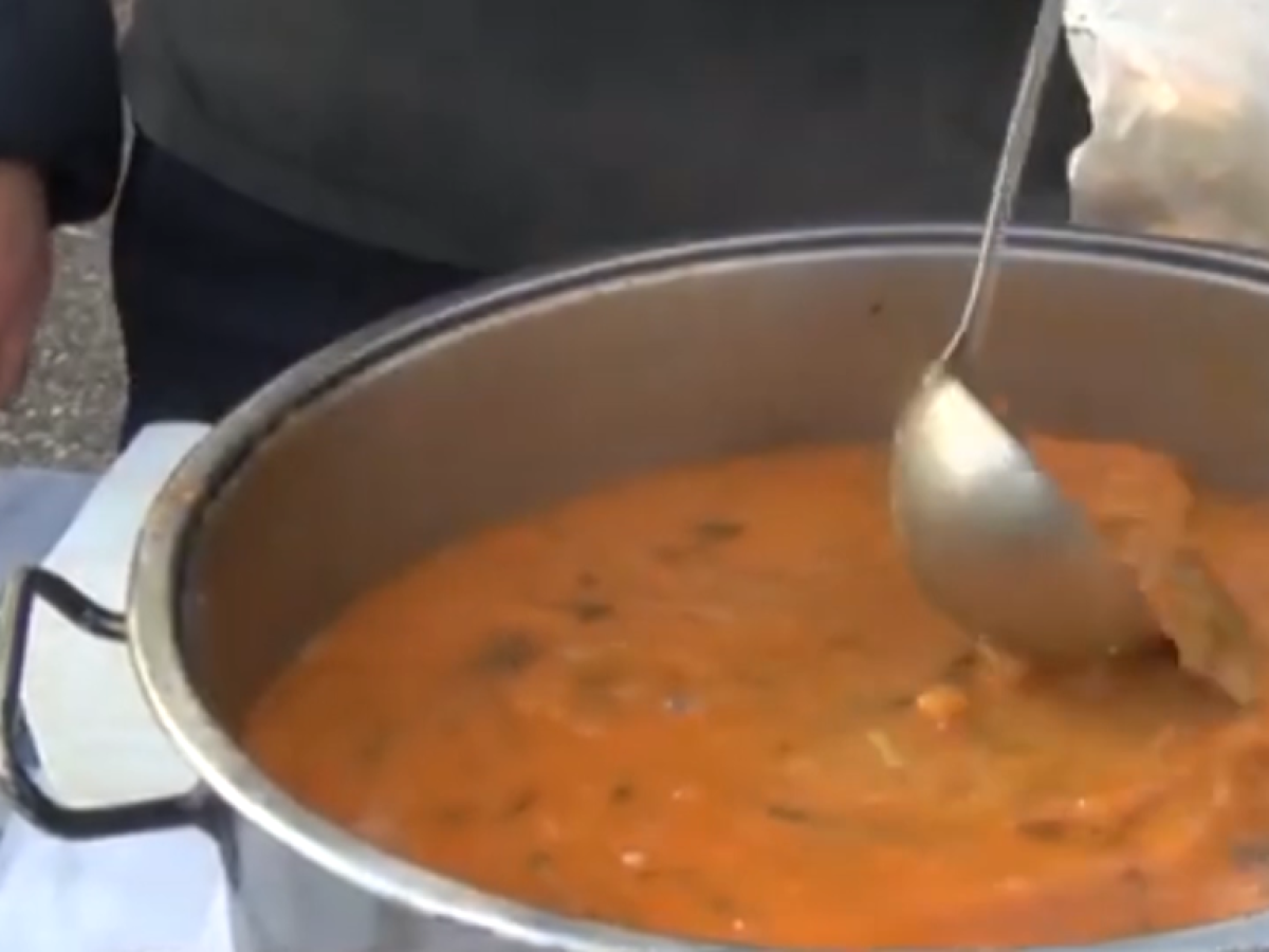 Μαγειρέματα Αγάπης από την Ταβέρνα “Σάββας” την παραμονή Πρωτοχρονιάς στην Πλατεία Ελευθερίας