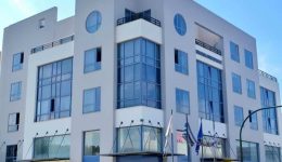 me-23-ekatommiria-evro-enischiete