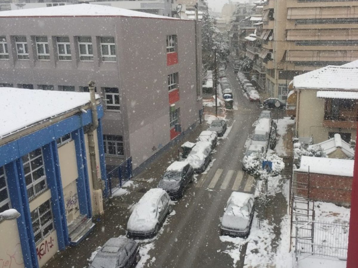 Με χιόνια και στα πεδινά της Θεσσαλίας θα μας αποχαιρετήσει το 2025 -Τσουχτερό κρύο από σήμερα