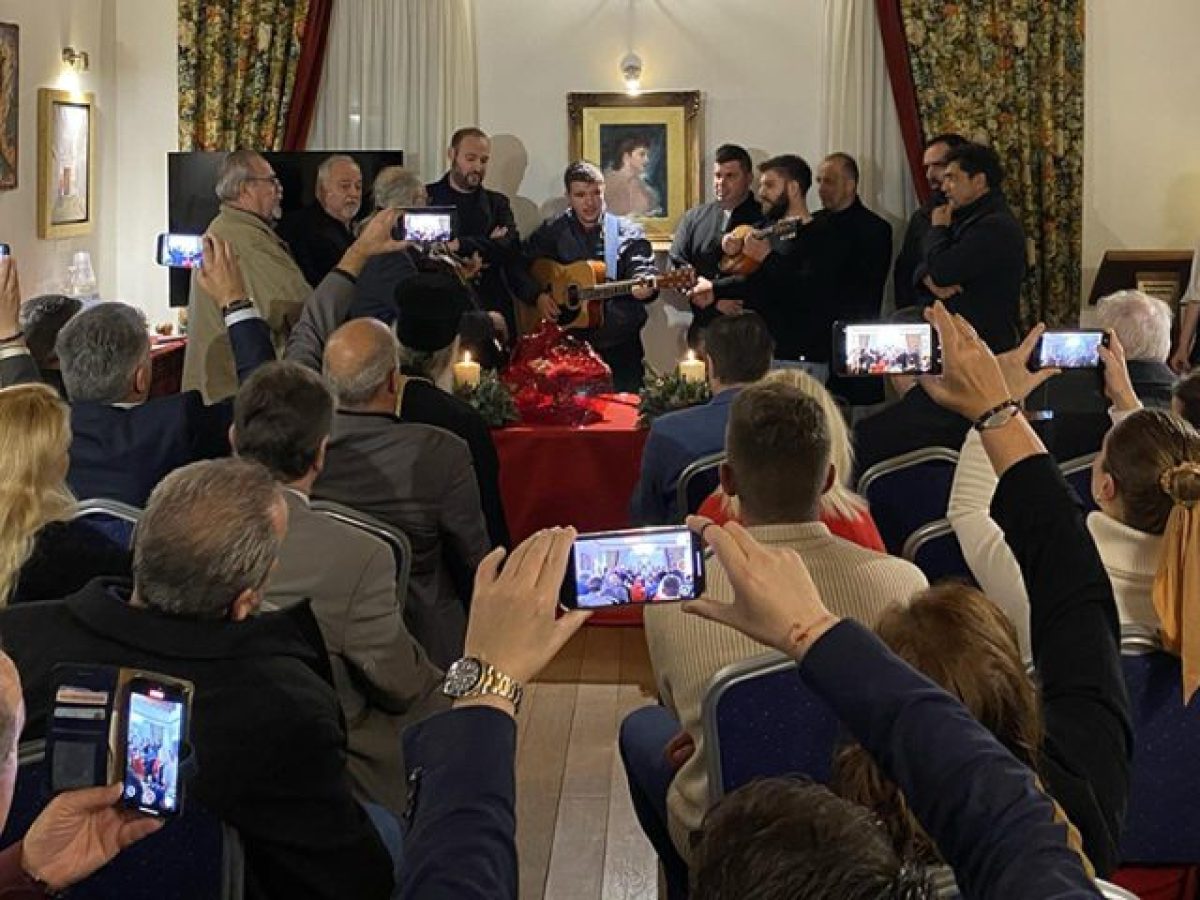 Με ευχές, ομιλίες, ανακοινώσεις και κάλαντα η κοπή της Χριστουγενιάτικης κουλούρας στην Οικία Ούγου Φώσκολου