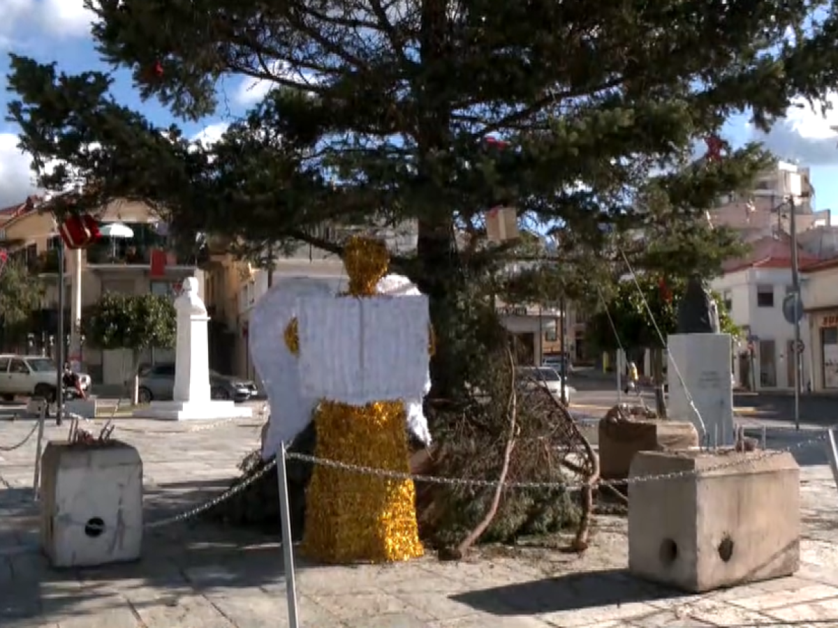 Με γιορτινή διάθεση η Καλαμάτα υποδέχεται τους επισκέπτες της- Εντυπωσιάζει η Πλατεία των ευχών