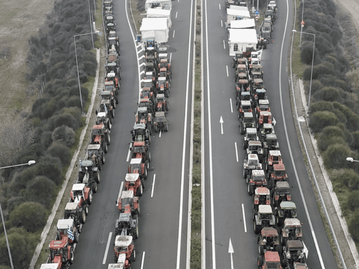 Με τα τρακτέρ στην άκρη, να ληφθούν μέτρα ασφαλούς διέλευσης των εκδρομέων μέσα από τα μπλόκα καλούν την κυβέρνηση