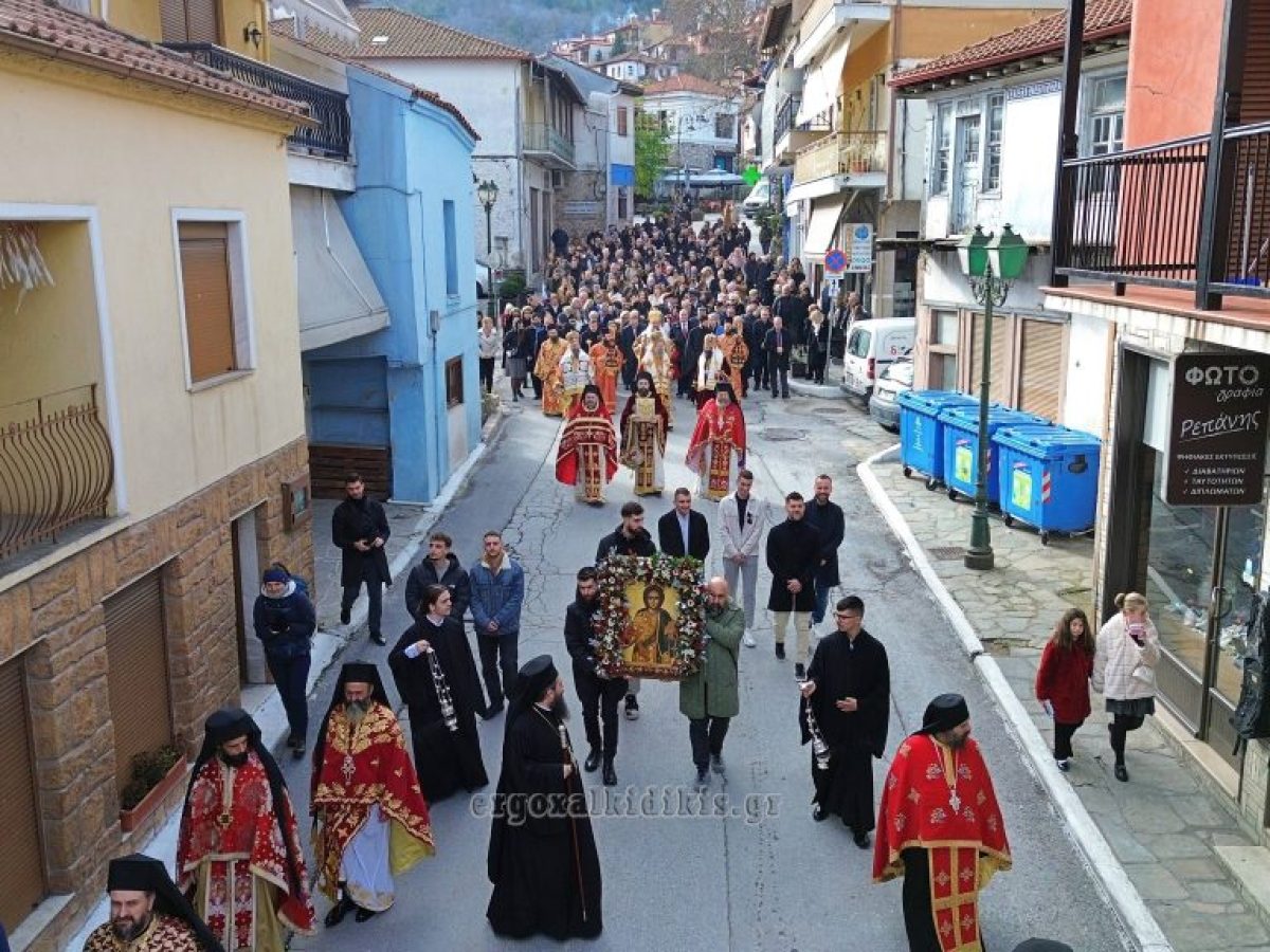 Με βυζαντινή λαμπρότητα και πάνδημη συμμετοχή η πανήγυρη του Αγίου Πρωτομάρτυρα Στεφάνου στην Αρναία