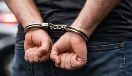 mesolongi-odigouse-methismenos-parasirontas-pezi