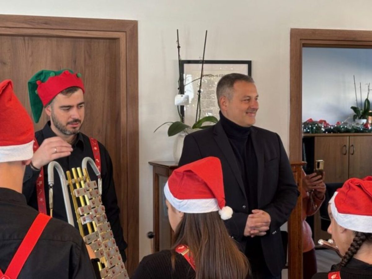 Μεσολόγγι: Πρωτοχρονιάτικα κάλαντα από τη Φιλαρμονική «Ιωσήφ Ρωγών»  στο Δημαρχείο