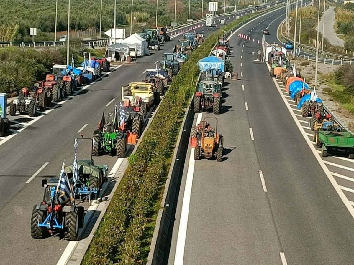Μεσσηνία: Αποφασισμένοι οι αγρότες στο μπλόκο της Θουρίας – «Θα μείνουμε στους δρόμους όσο χρειαστεί»
