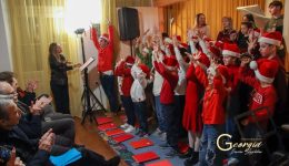 mia-xechoristi-christougenniatiki-giorti-sto