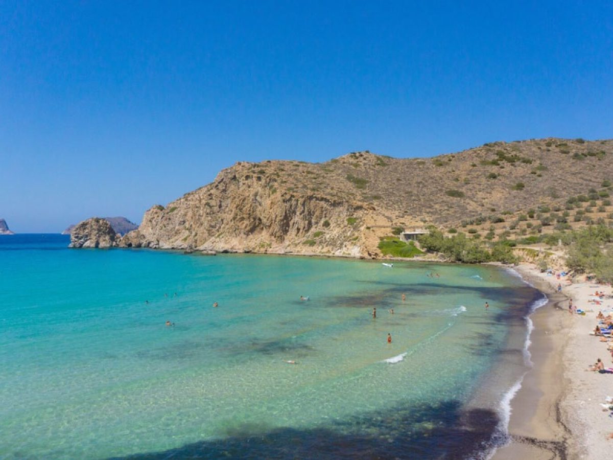 Μήλος : Χειρόφρενο στις μεγάλες τουριστικές επενδύσεις- “Αντάρτικο” από τις δημοτικές αρχές των Κυκλάδων