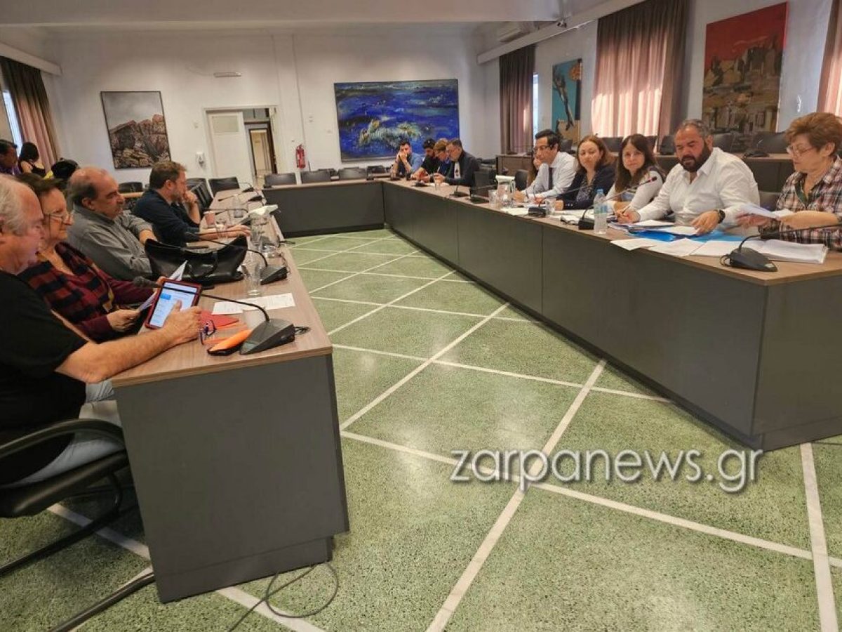 Μονοδρομήσεις, μετακινήσεις θέσεων στάθμευσης και νέες διαβάσεις στη συνεδρίαση της Δημοτικής Επιτροπής του Δήμου Χανίων