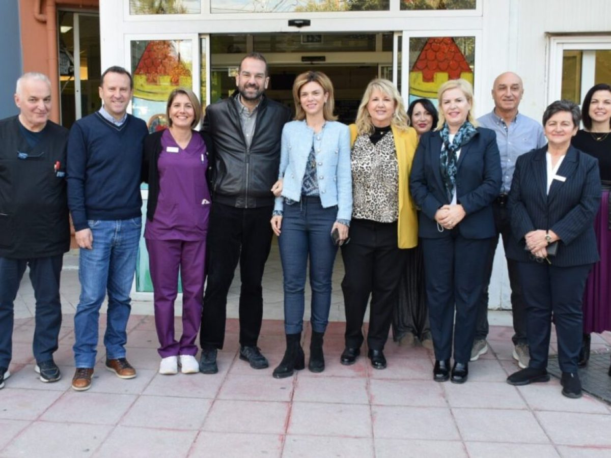 Νεκτάριος Φαρμάκης: Ευχές, δώρα και χαμόγελα στο Καραμανδάνειο Νοσοκομείο Παίδων