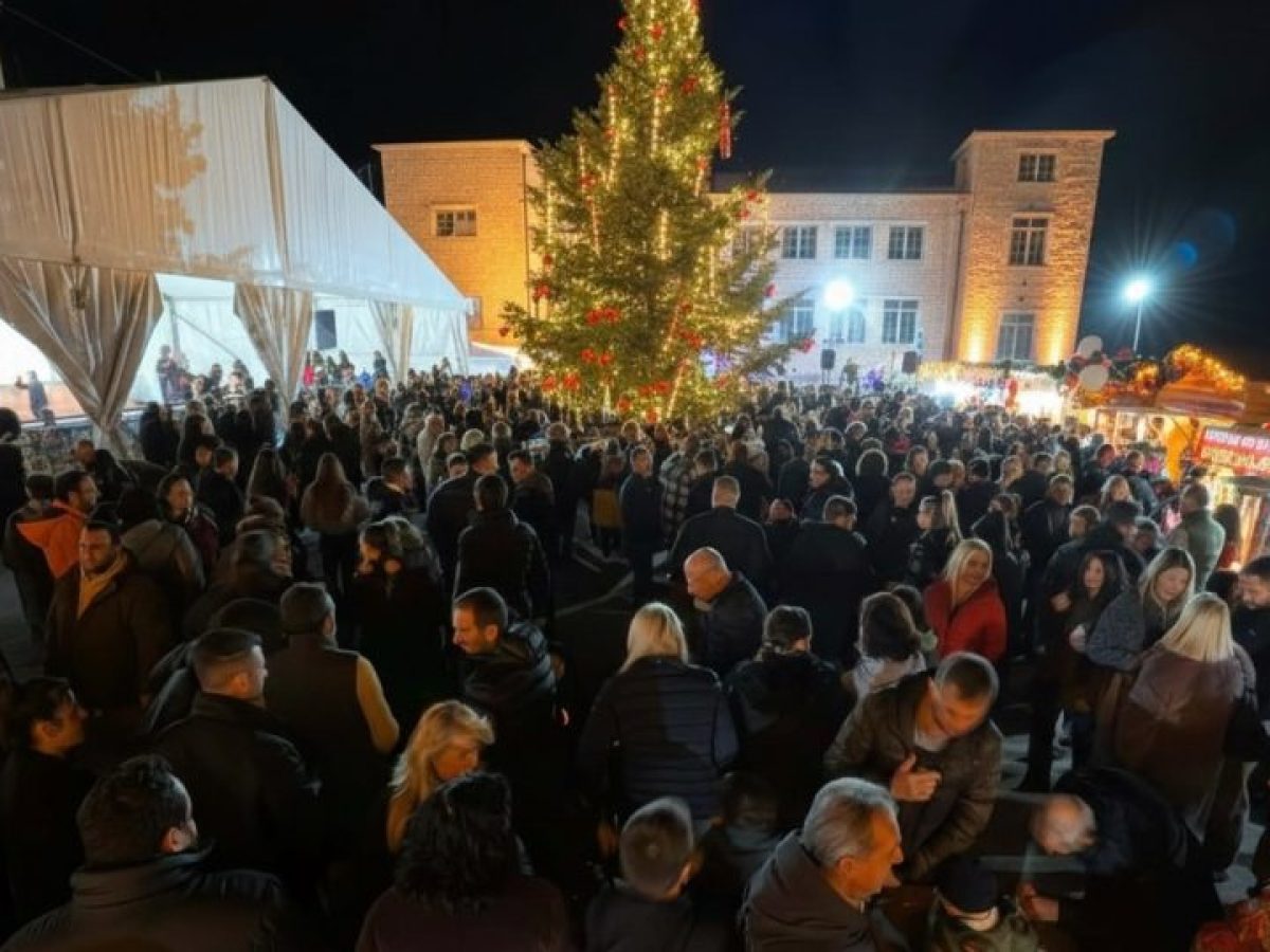 Νύχτα των ευχών σήμερα στην «Παραμυθούπολη». Τρενάκι και παραμύθια, αύριο Κυριακή