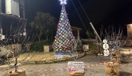 o-&Alpha;galas-stolise-to-christougenniatiko