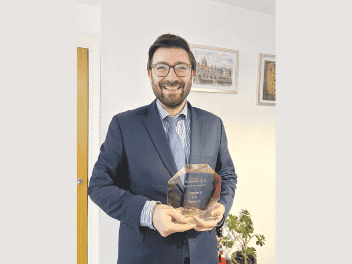 &Omicron; &Delta;&rho;&alpha;&mu;&iota;&nu;ό&sigmaf; &pi;&alpha;&nu;&epsilon;&pi;&iota;&sigma;&tau;&eta;&mu;&iota;&alpha;&kappa;ό&sigmaf; &kappa;&alpha;&theta;&eta;&gamma;&eta;&tau;ή&sigmaf;, &Alpha;&lambda;έ&xi;&alpha;&nu;&delta;&rho;&omicron;&sigmaf; &Nu;&iota;&kappa;ή&tau;&alpha;&sigmaf; &beta;&rho;&alpha;&beta;&epsilon;ύ&tau;&eta;&kappa;&epsilon; &alpha;&pi;ό &tau;&omicron; &Pi;&alpha;&nu;&epsilon;&pi;&iota;&sigma;&tau;ή&mu;&iota;&omicron; &tau;&omicron;&upsilon; &Chi;ά&nu;&tau;&epsilon;&rho;&sigma;&phi;&iota;&lambda;&nu;&tau;