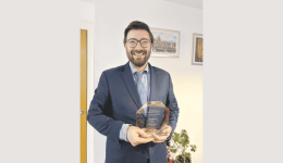 o-draminos-panepistimiakos-kathigitis-Αlexandros