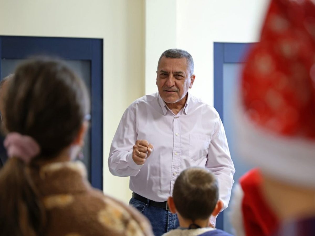 Ο Κουρέτας άκουσε κάλαντα από μαθητές και τα μέλη της Χορωδίας του Πολιτιστικού Κέντρου της Δ.Ε.Η