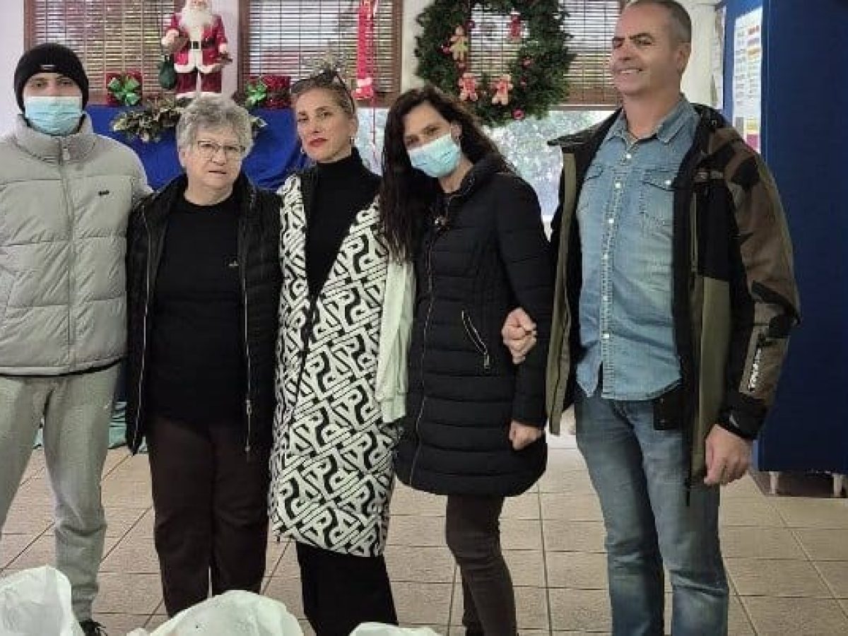 Ο Μορφωτικός Σύλλογος  Καλλιγωνίου  μοίρασε δώρα και ρούχα στα παιδιά της «Φλόγας»