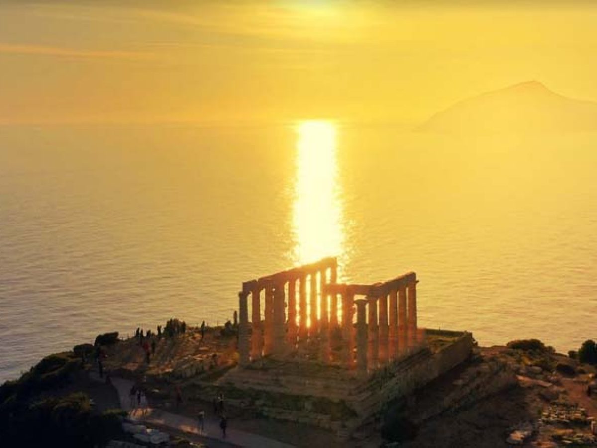 Ο ναός του Ποσειδώνα στο Σούνιο ανάμεσα στους προορισμούς που μάγεψαν το 2025